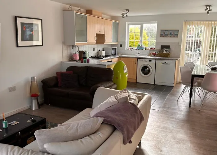Holiday House Within 5 Min Walk From Bracklesham Bay Beach